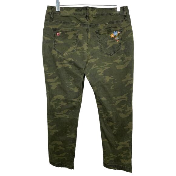 Driftwood Tabitha Camouflage Straight Leg Pant 29 Floral Embroidered Cropped - Picture 3 of 8